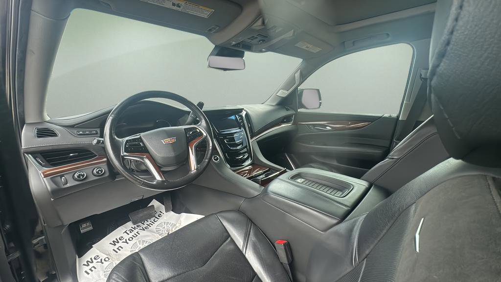 Used 2020 Cadillac Escalade Luxury w/ Escalade Sport Edition AWD/4WD image 19