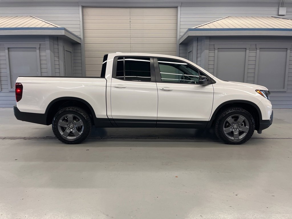 Used 2025 Honda Ridgeline TrailSport image 8