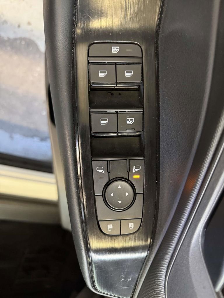 Used 2026 Nissan Rogue S AWD/4WD image 9