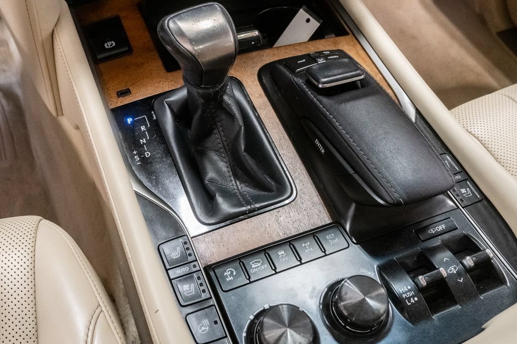 Used 2017 Lexus LX 570 4WD w/ Luxury Package image 23
