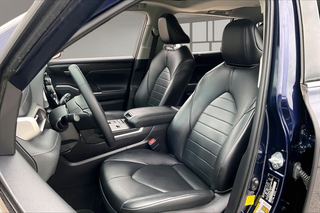 Used 2021 Toyota Highlander XLE FWD image 21