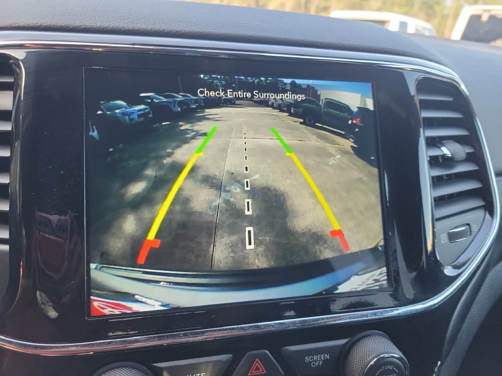 Used 2021 Jeep Grand Cherokee Laredo X RWD image 18