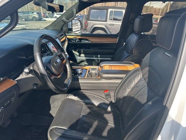 Used 2022 Jeep Grand Wagoneer Series III AWD/4WD image 9
