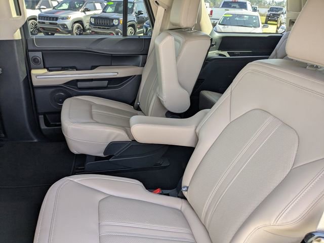 Used 2024 Ford Expedition Limited image 13