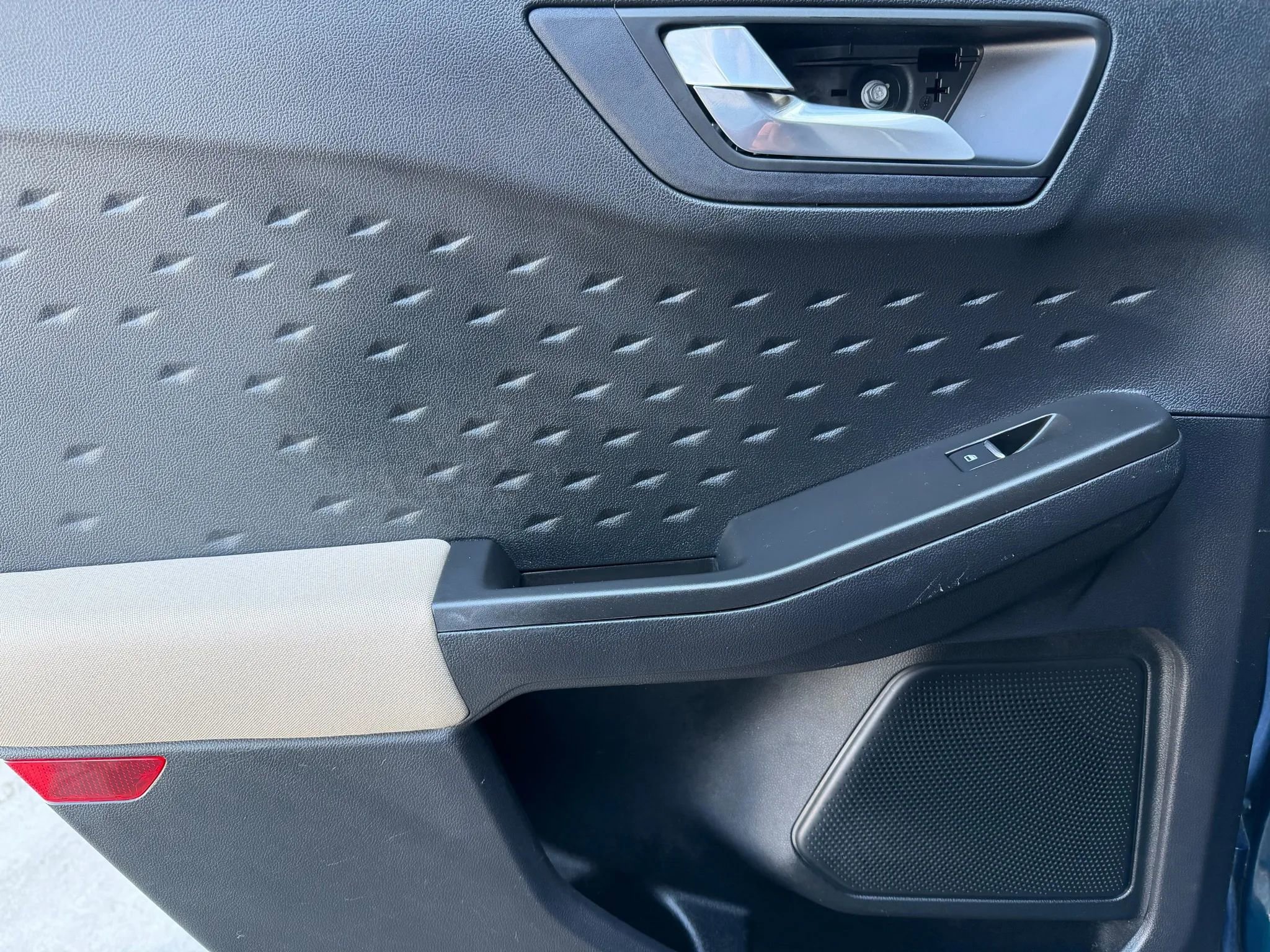 Used 2020 Ford Escape SE image 11