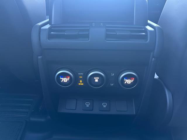 New 2025 Land Rover Defender 110 X-Dynamic SE AWD/4WD image 35