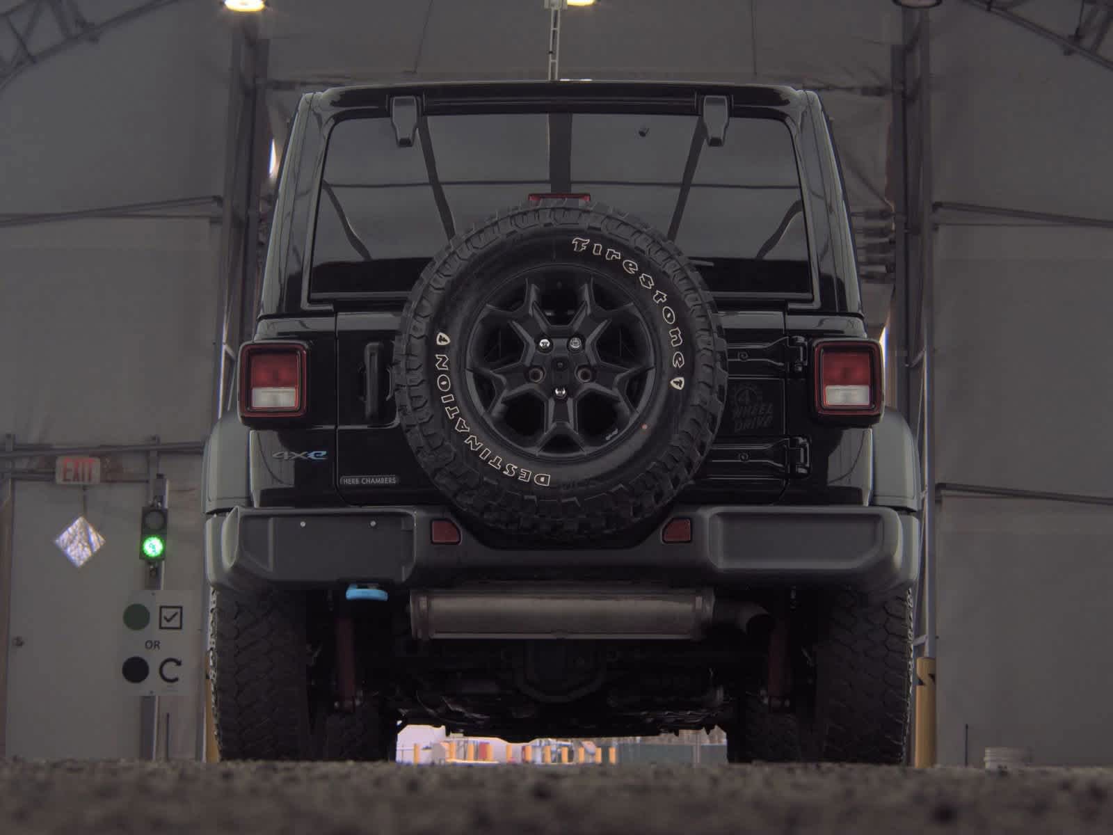 Used 2023 Jeep Wrangler Unlimited w/ Sun & Screen Package image 14