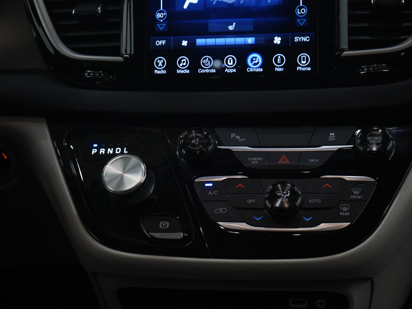 Used 2017 Chrysler Pacifica Touring-L FWD image 17