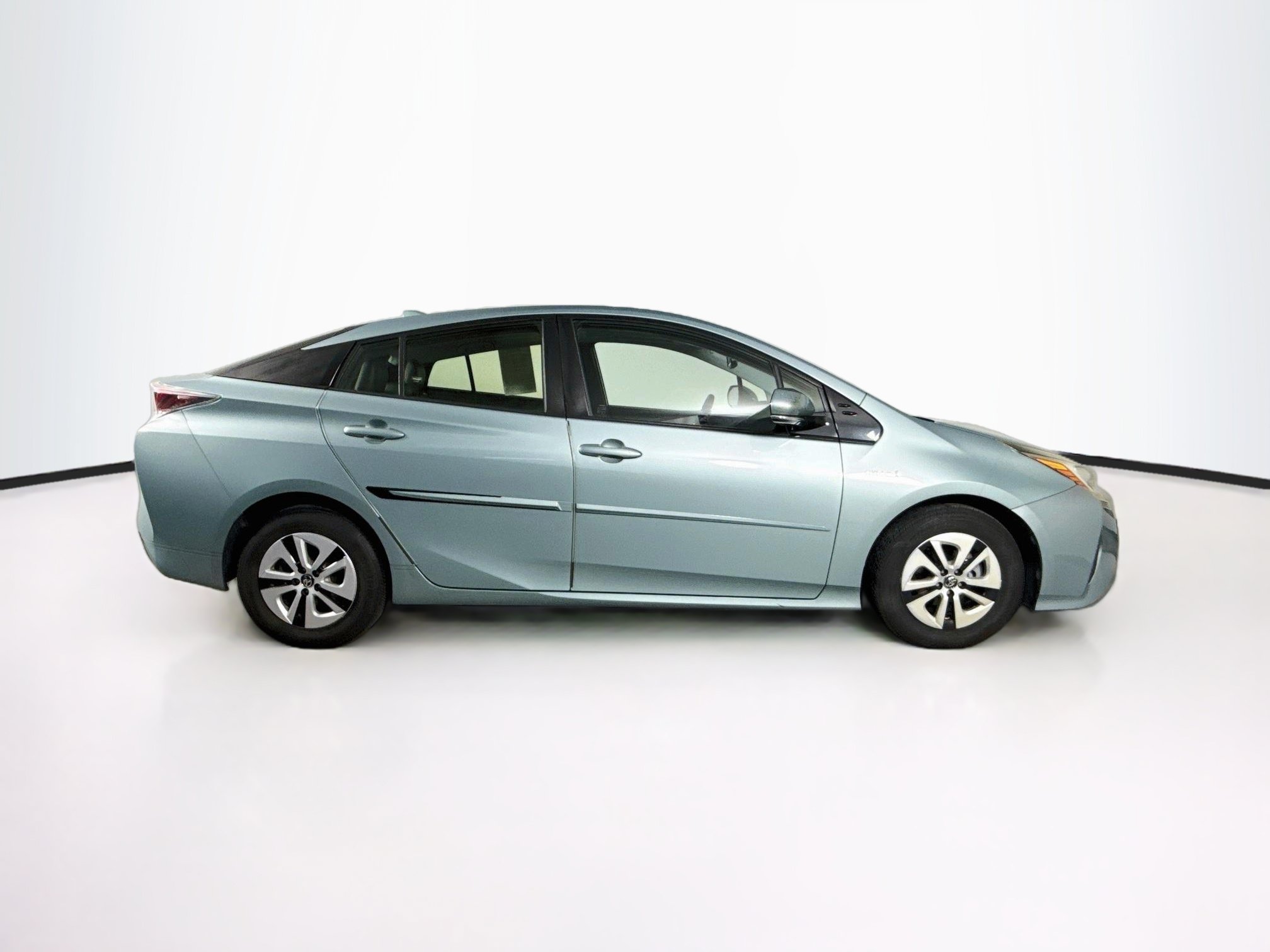 Used 2017 Toyota Prius Four FWD image 2