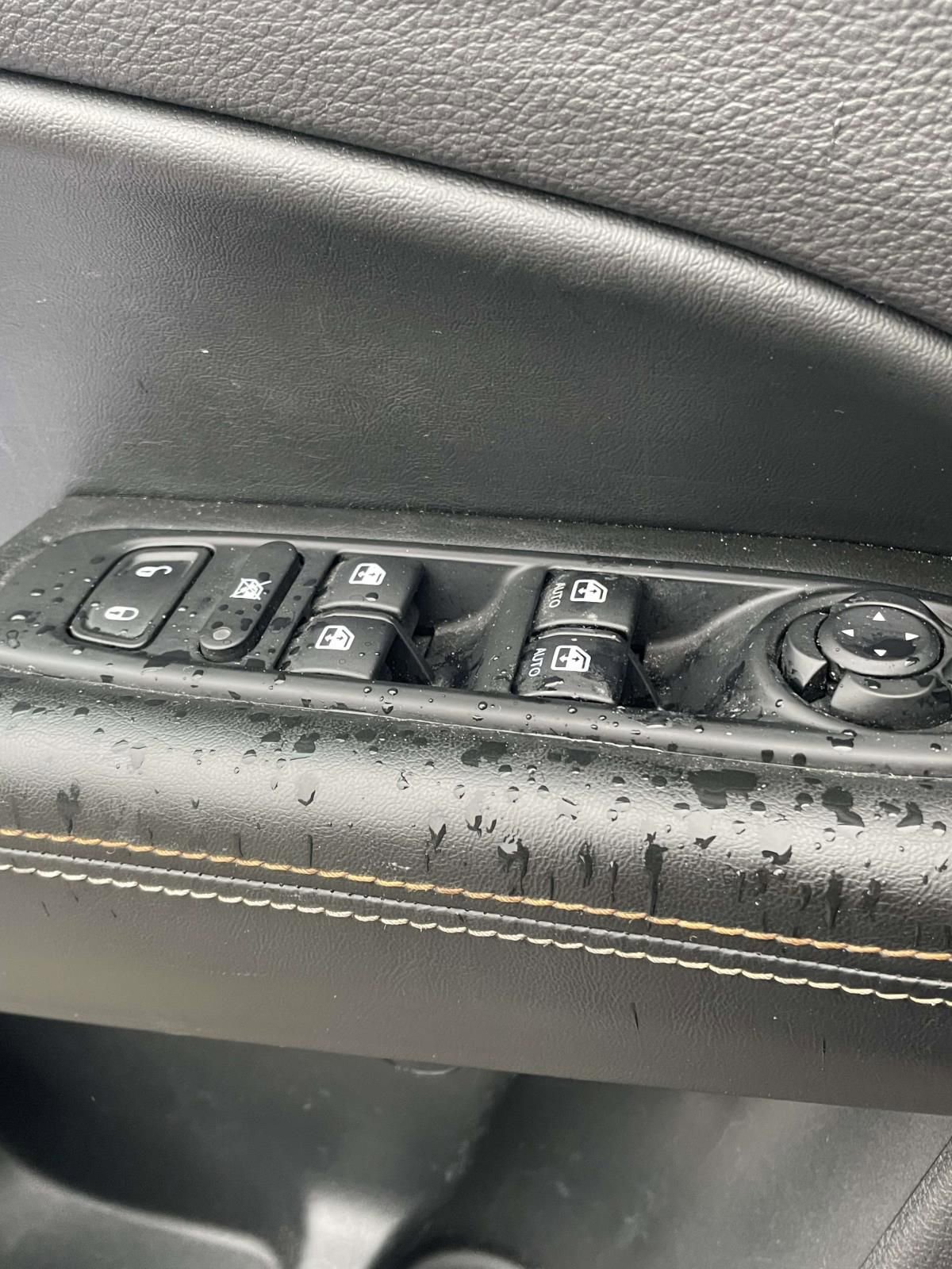 Used 2017 Jeep Compass Latitude w/ Popular Equipment Group AWD/4WD image 27