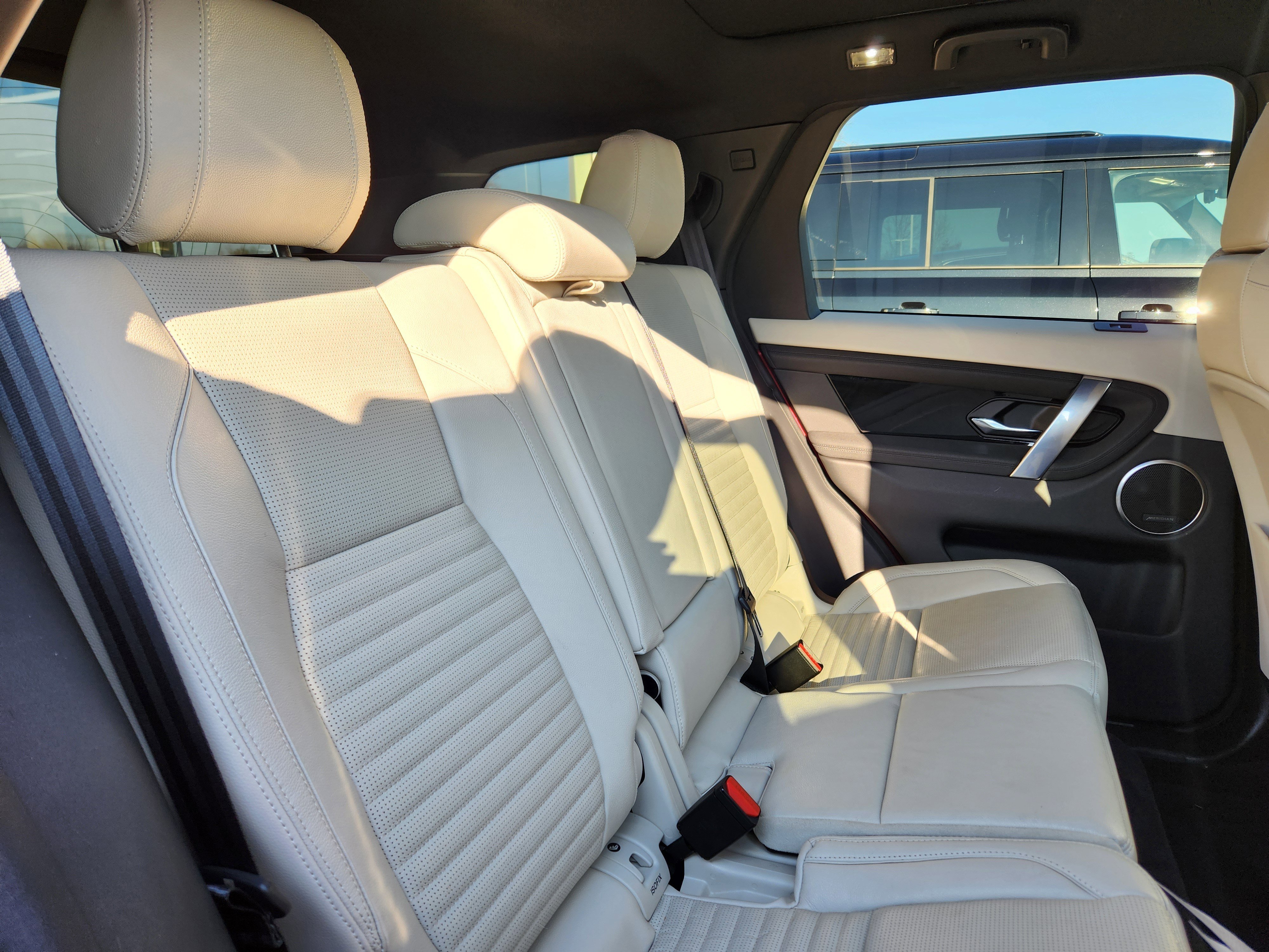 Used 2020 Land Rover Discovery Sport SE image 15