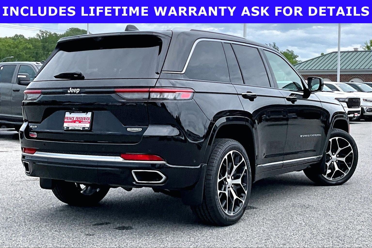 Used 2022 Jeep Grand Cherokee Summit AWD/4WD image 10