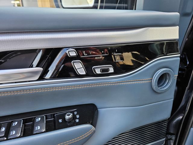 Used 2022 Jeep Grand Wagoneer Series III w/ Rear Seat Video Group 1 AWD/4WD image 16