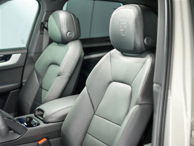 Certified 2026 Porsche Cayenne AWD/4WD image 5
