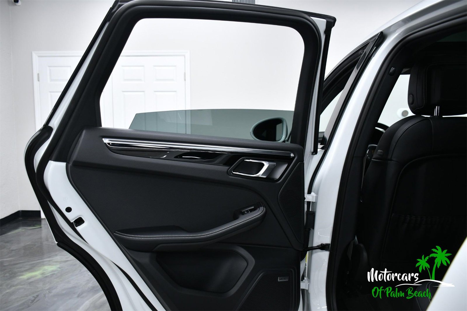 Used 2025 Porsche Macan Turbo image 36