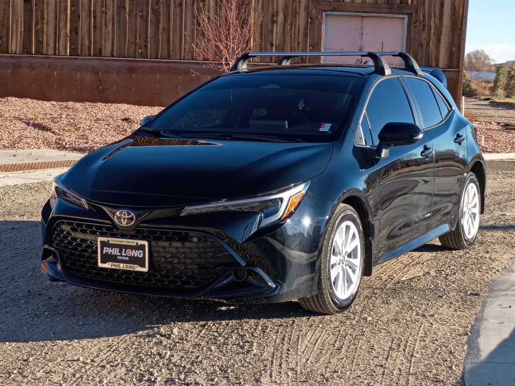 Used 2025 Toyota Corolla SE image 2