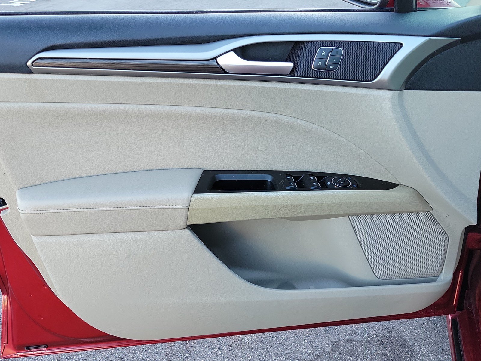 Used 2019 Ford Fusion SEL FWD image 13