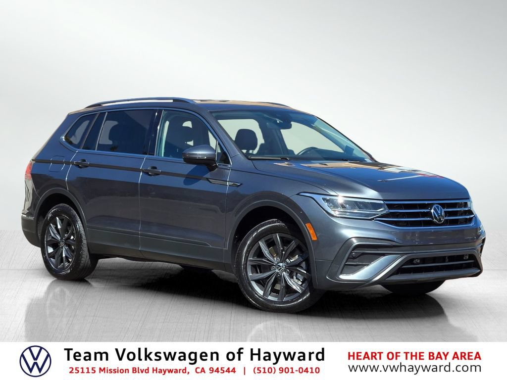 Used 2024 Volkswagen Tiguan SE FWD image 1