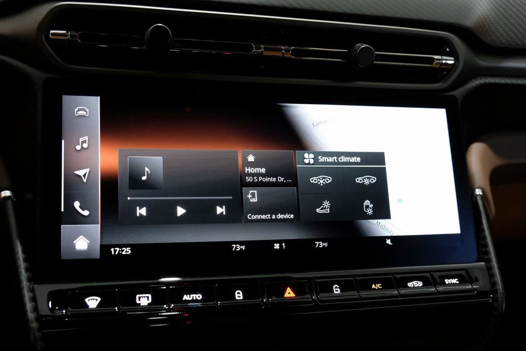 Used 2025 Aston Martin Vanquish RWD image 22