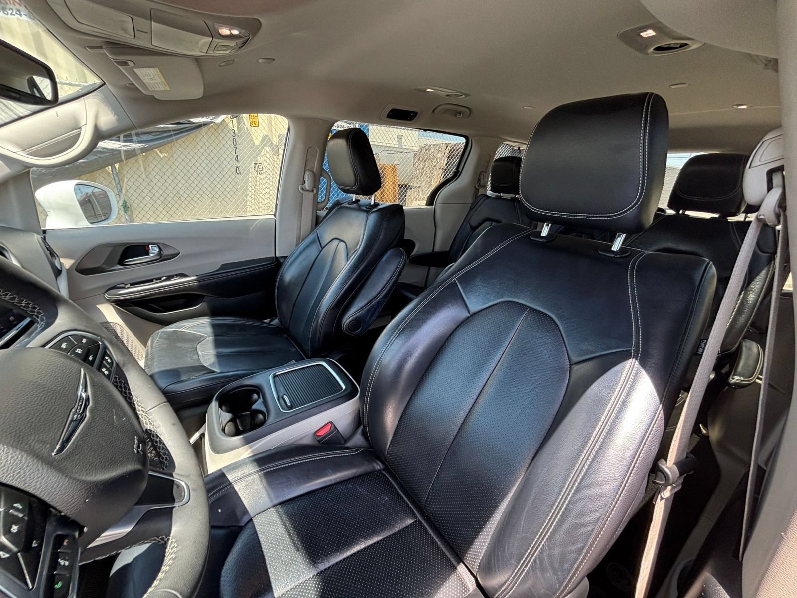 Used 2022 Chrysler Pacifica Touring-L FWD image 39