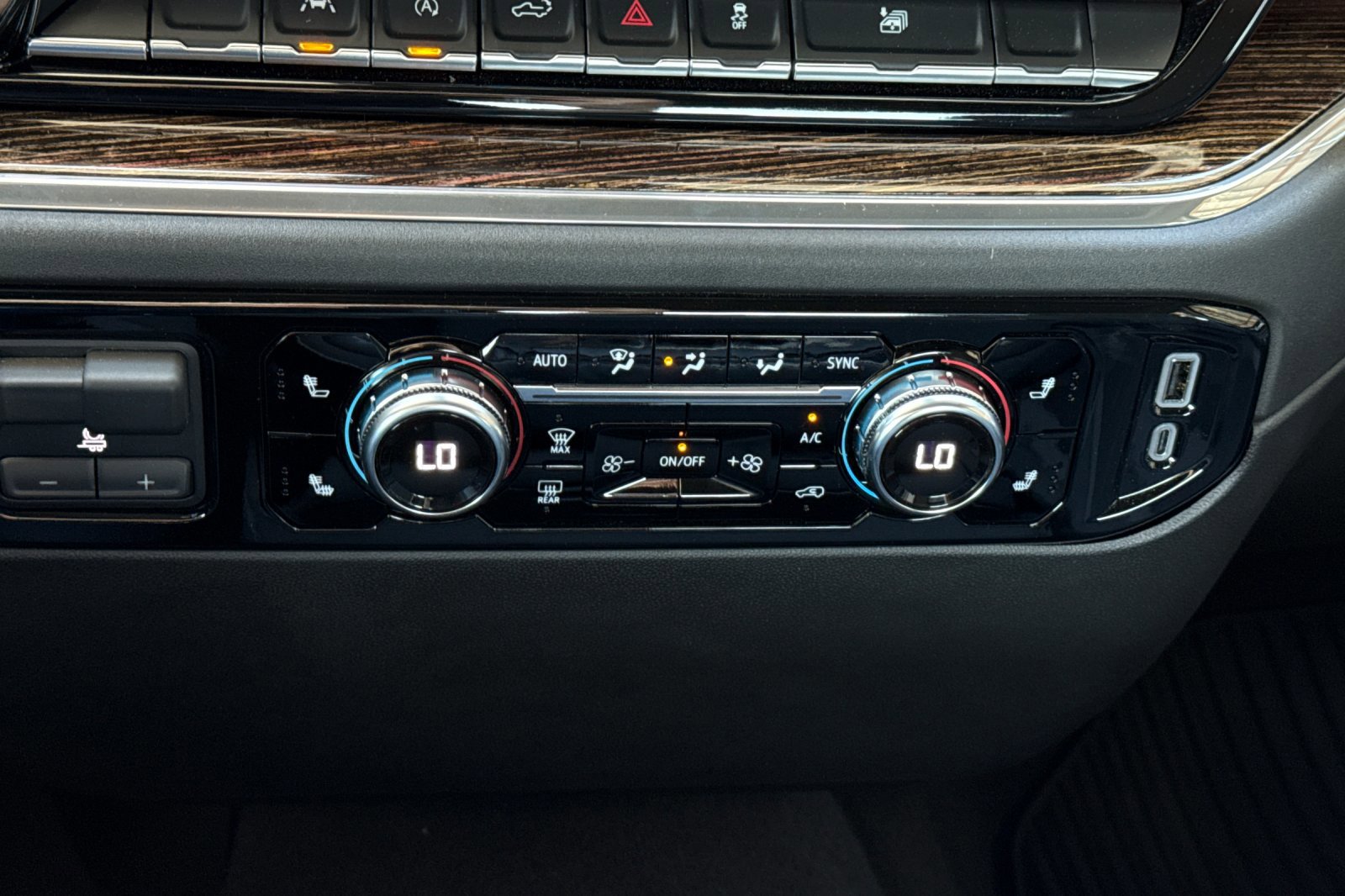 Used 2025 GMC Sierra 1500 Elevation image 26