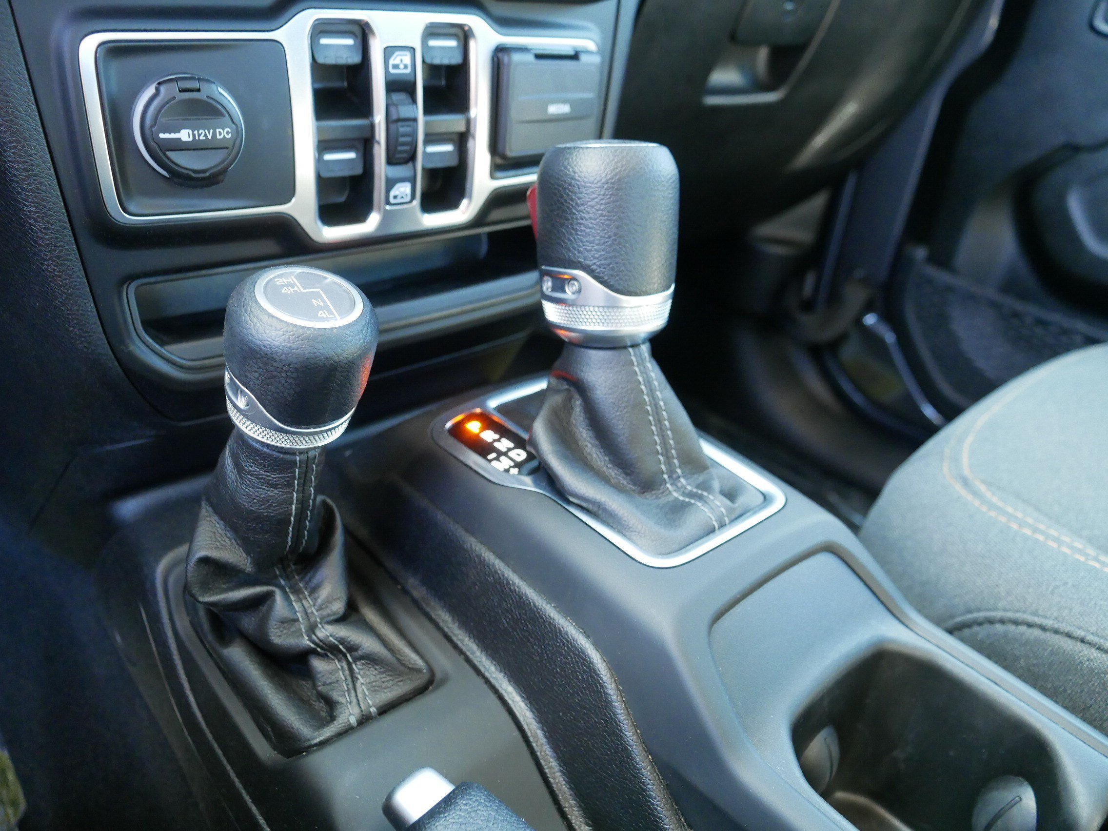 Used 2025 Jeep Gladiator Sport AWD/4WD image 24