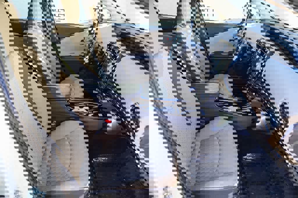 Used 2016 Toyota Prius Three image 13