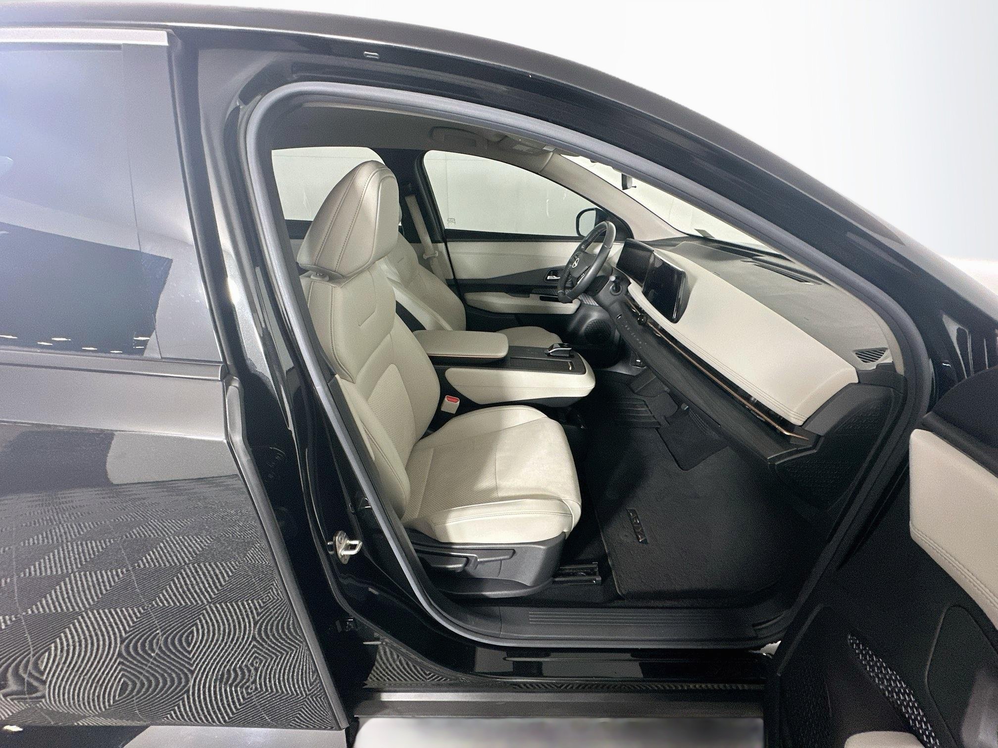 Used 2023 Nissan Ariya FWD image 31