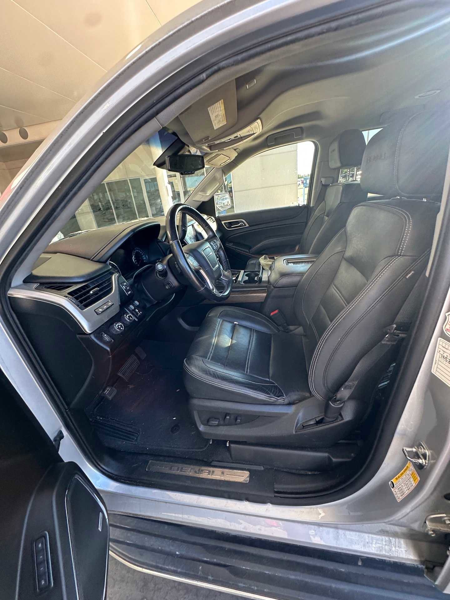 Used 2019 GMC Yukon XL Denali image 3