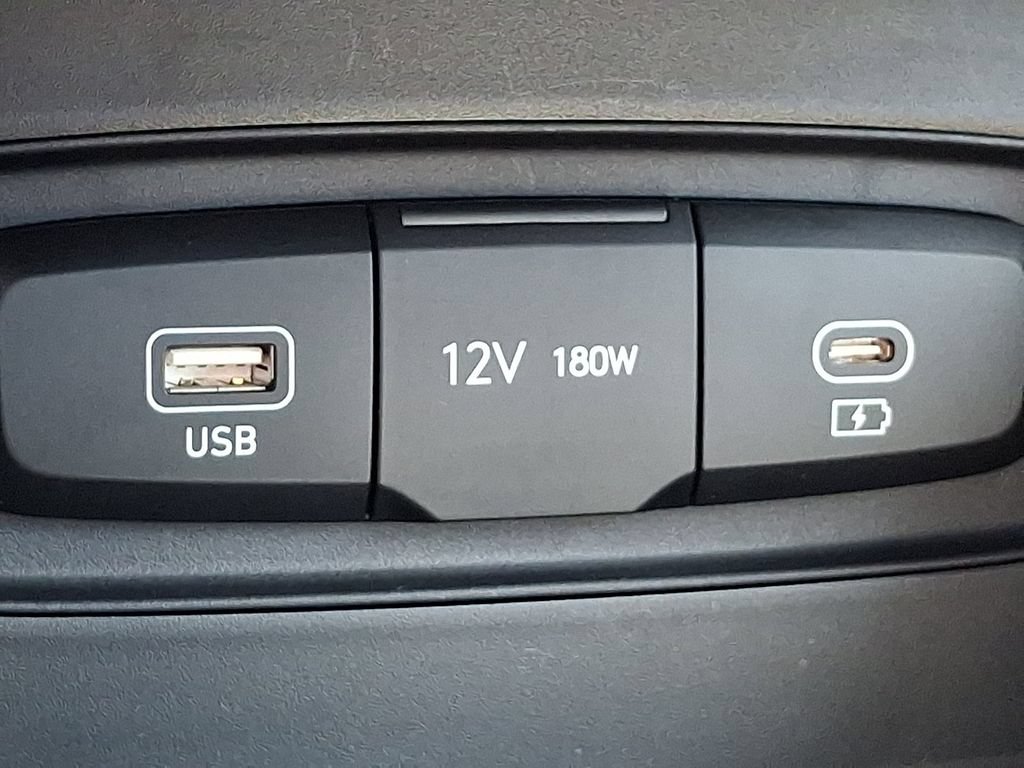 Used 2024 Hyundai Venue SEL FWD image 24