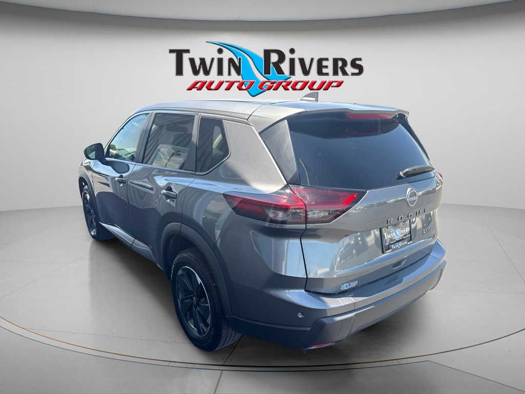 Used 2024 Nissan Rogue SV AWD/4WD image 2