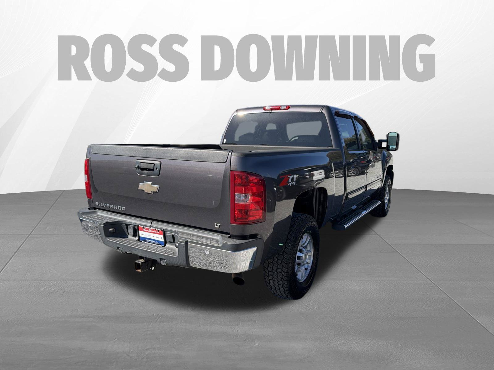 Used 2010 Chevrolet Silverado 2500 LT w/ Interior Plus Package AWD/4WD image 4