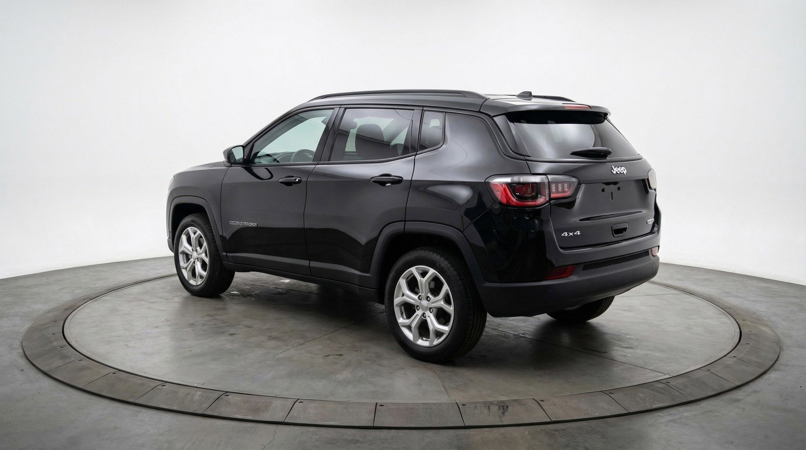 Used 2025 Jeep Compass Latitude AWD/4WD image 6