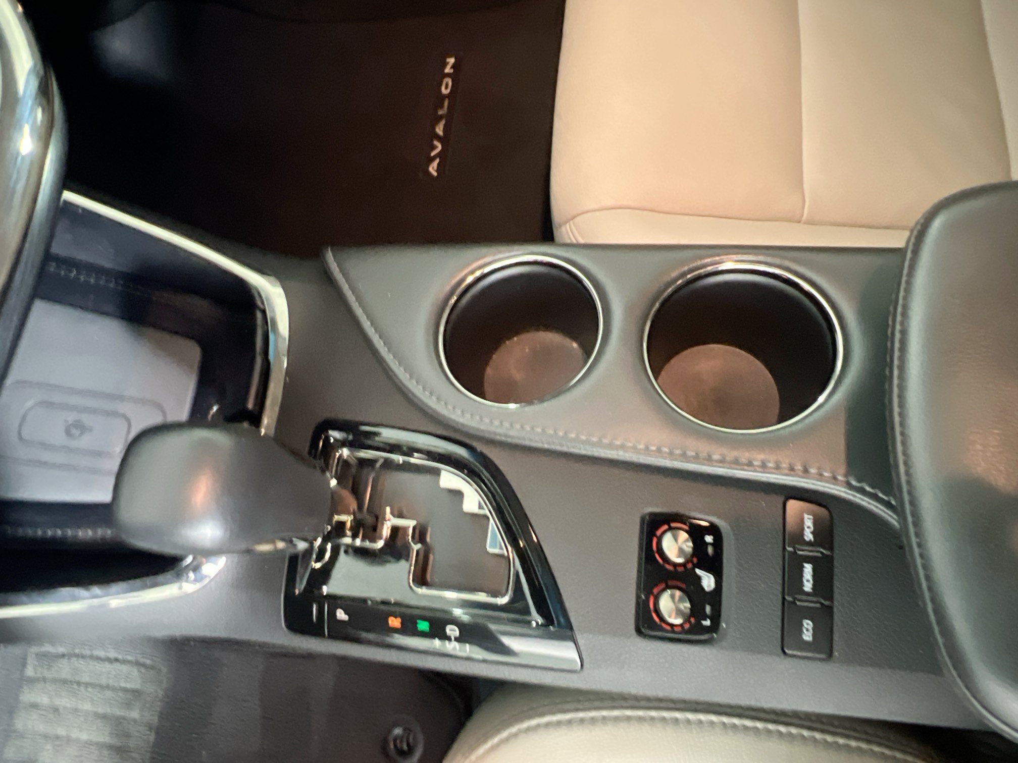Used 2016 Toyota Avalon Touring FWD image 25