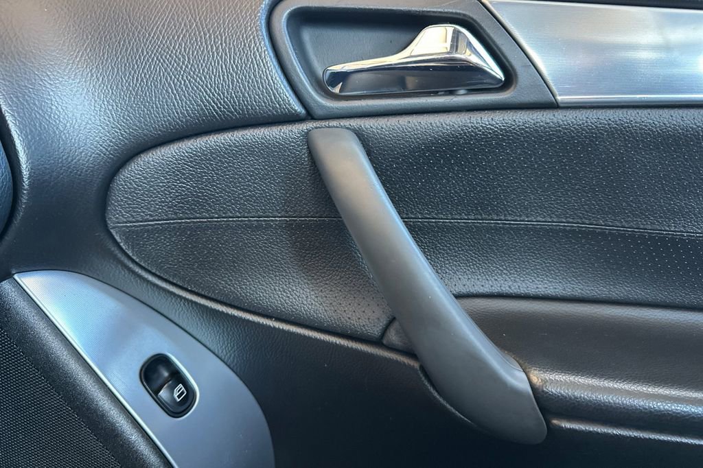 Used 2006 Mercedes-Benz C 230 Sedan image 18