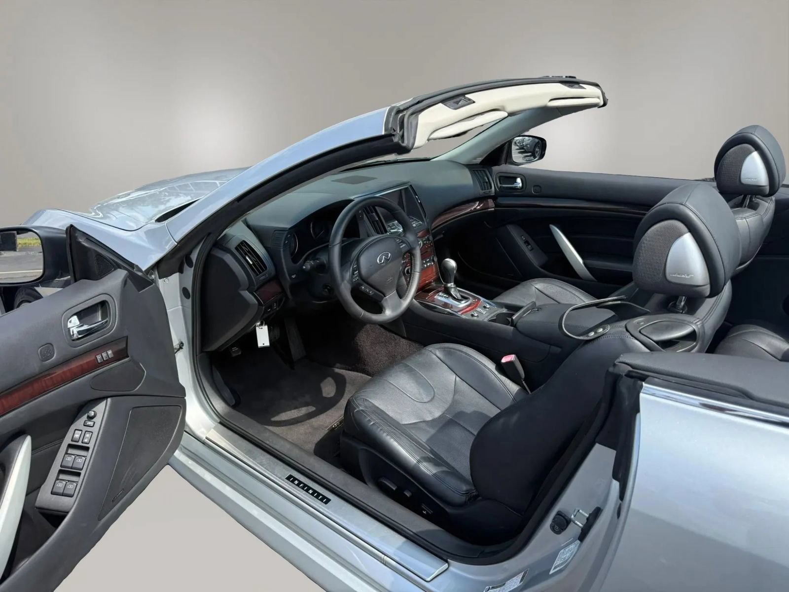 Used 2014 INFINITI Q60 Convertible w/ Premium Package RWD image 23