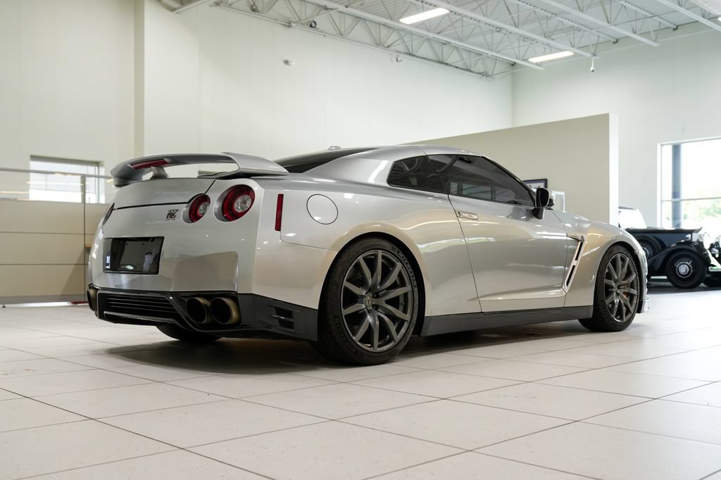 Used 2016 Nissan GT-R Premium AWD/4WD image 16