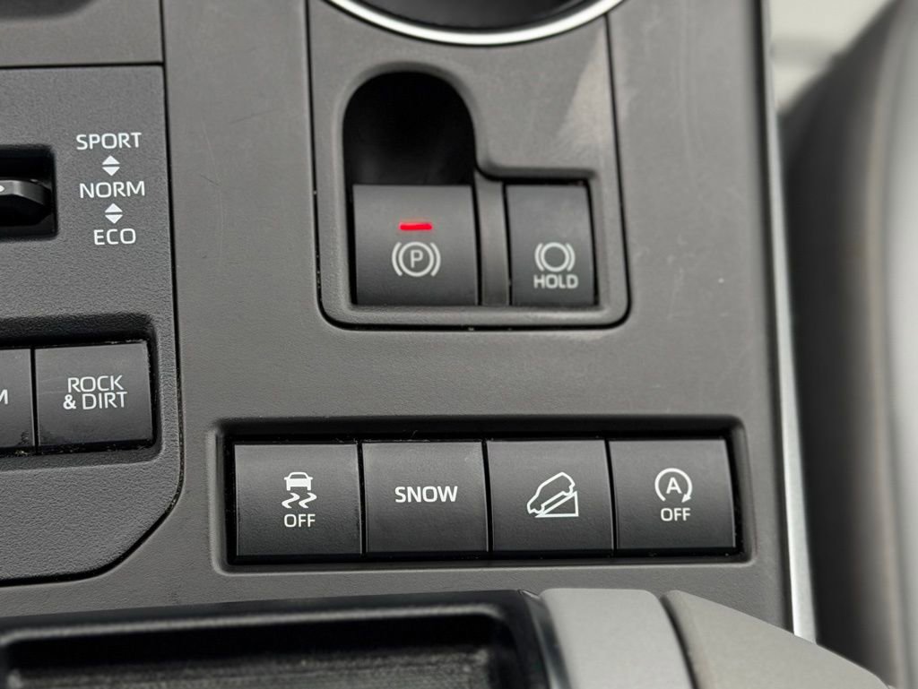 Used 2022 Toyota Highlander XLE AWD/4WD image 24