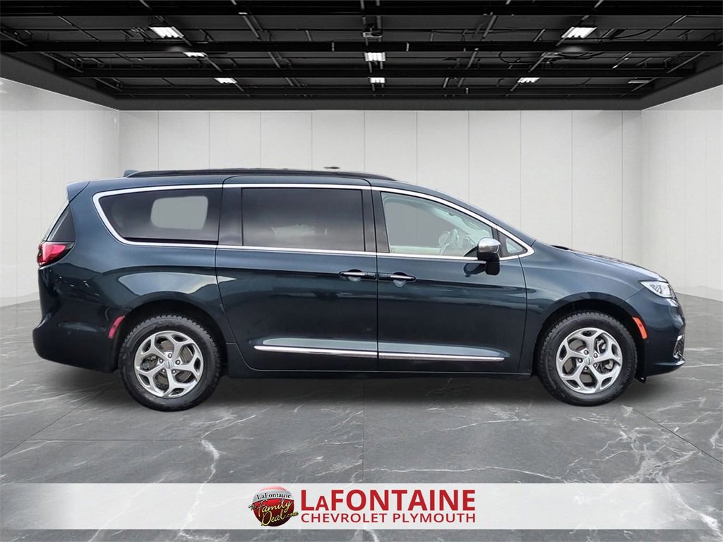 Used 2022 Chrysler Pacifica Limited image 9