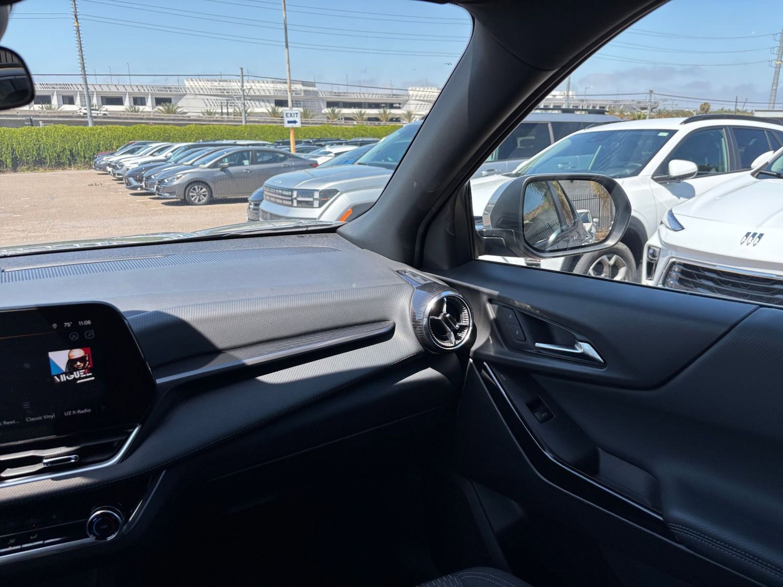 Used 2025 Chevrolet Equinox LT FWD image 36