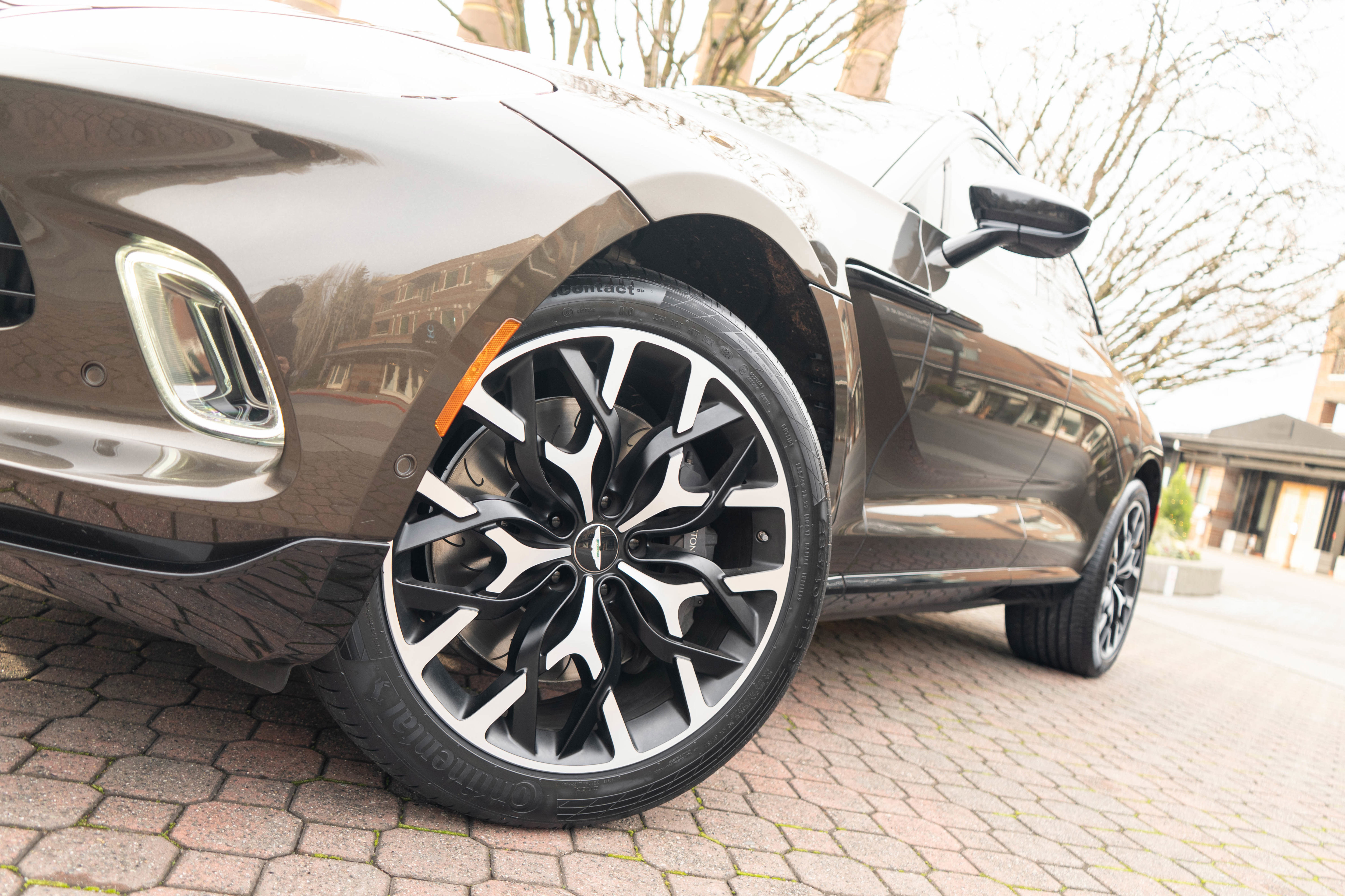 Used 2021 Aston Martin DBX image 48