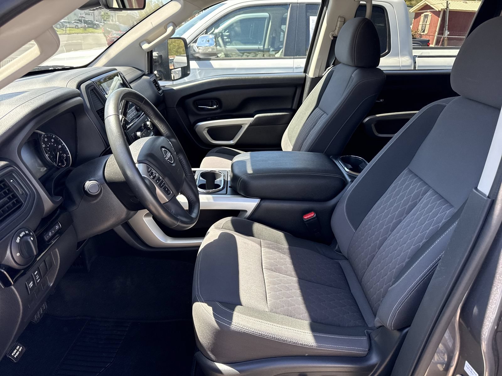 Used 2024 Nissan Titan SV w/ SV Convenience Package AWD/4WD image 9