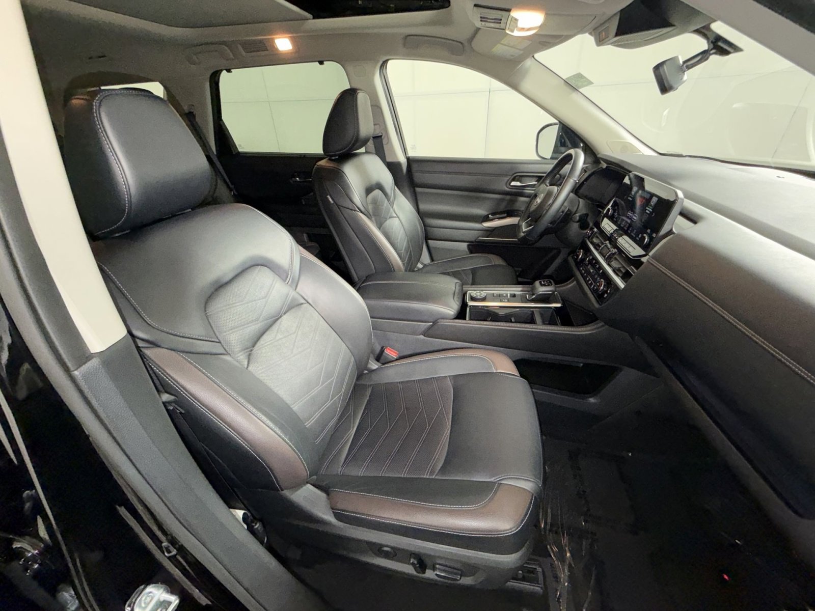 Used 2023 Nissan Pathfinder Platinum image 28