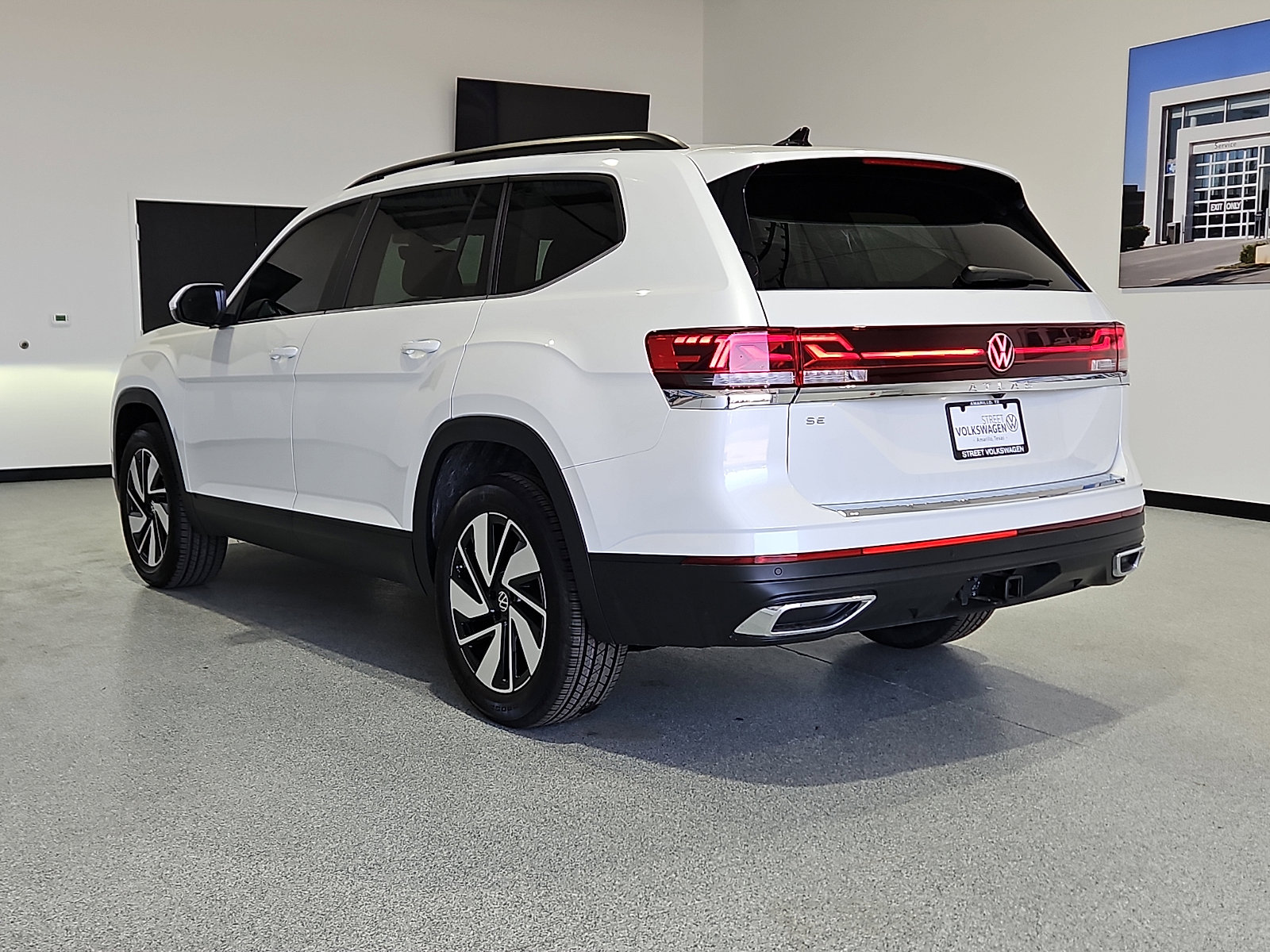 New 2026 Volkswagen Atlas SE FWD image 2