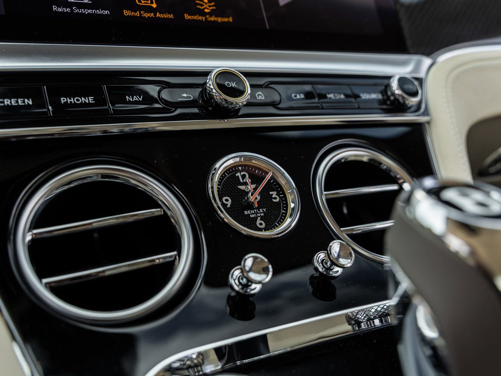 Used 2022 Bentley Continental GT image 34