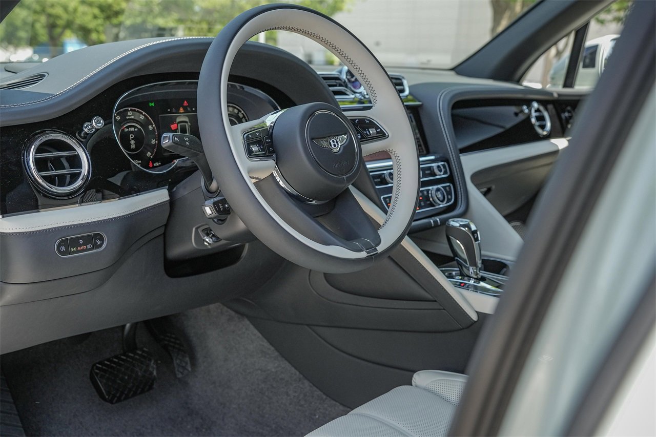 New 2025 Bentley Bentayga Extended Wheelbase image 2