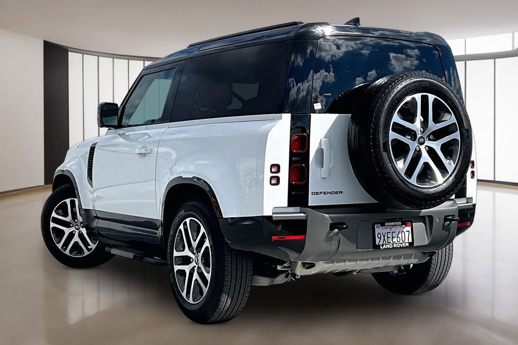 Used 2025 Land Rover Defender 90 X-Dynamic SE image 4