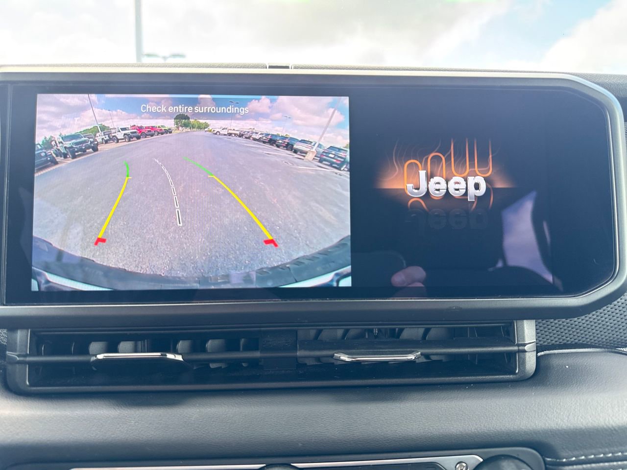 Certified 2024 Jeep Wrangler Unlimited Rubicon w/ Safety Group image 17