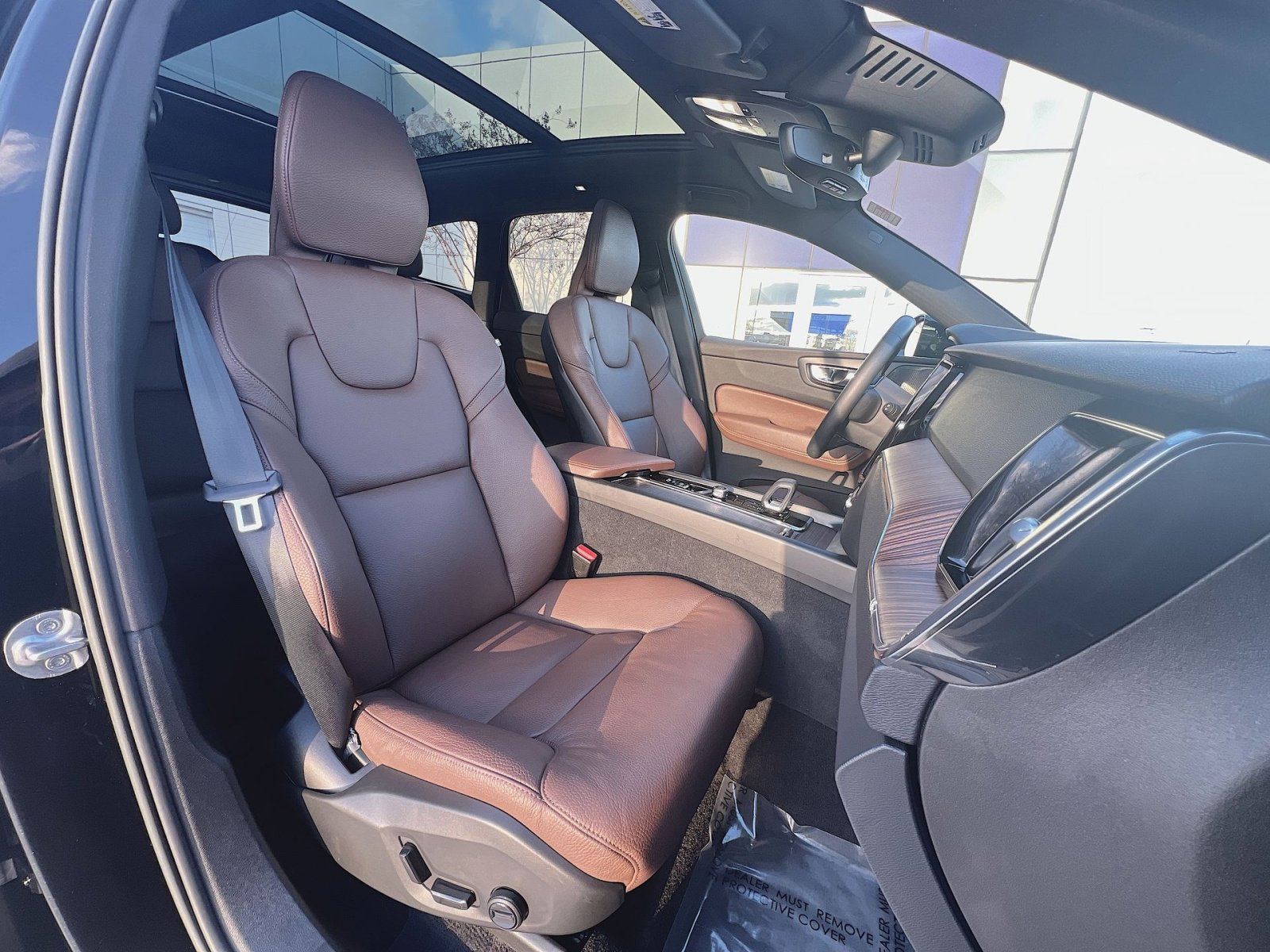 Certified 2022 Volvo XC60 B5 Momentum image 26