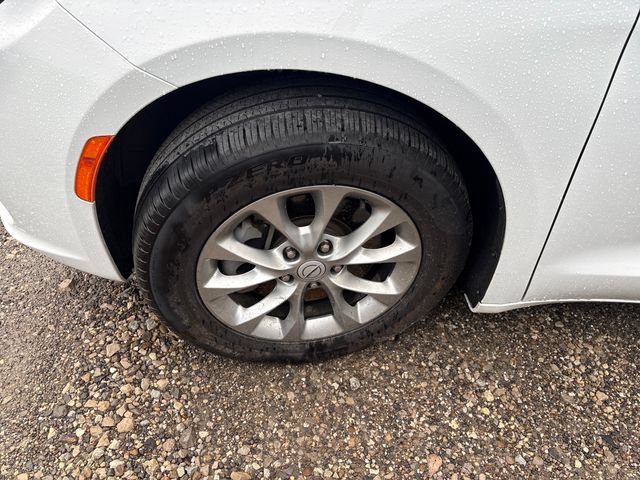 Used 2026 Chrysler Pacifica Select AWD/4WD image 6